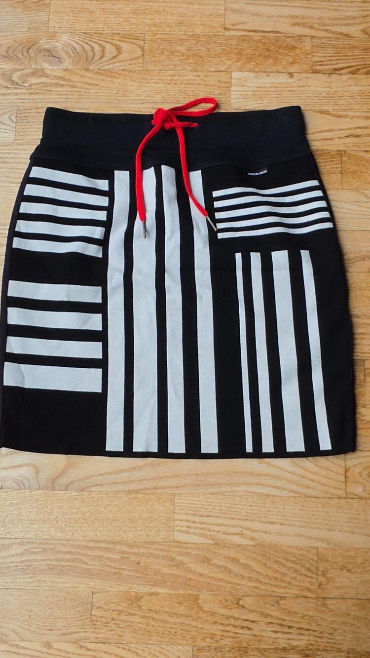 (2) Marc Cain Striped Casual Knit Black Skirt Soft Luxury Quality Vacation